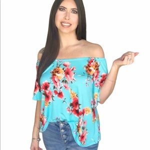 Floral top on or off the shoulders w/ bell sleeves